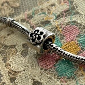 Pandora retired Dailey flower bead sterling silver 925 ALE charm